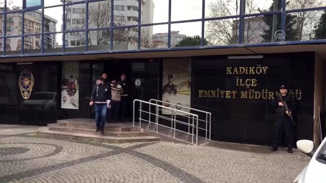Kadıköy'de annesi ve eşini silahla öldüren zanlı adliyeye sevk edildi