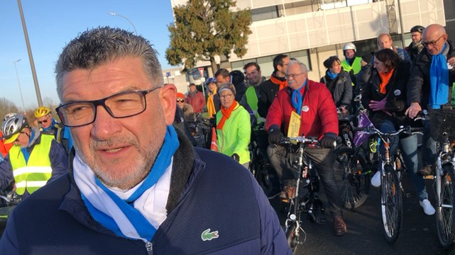 Municipales à La Roche-sur-Yon. Le maire fait un tour à vélo pour parler des mobilités