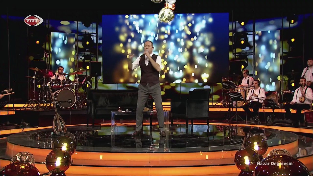 Sümer Ezgü | Sürüler İçinde Sürmeli Koyun