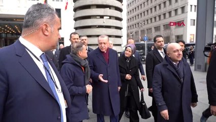 Erdoğan'ı, berlin'de otelin önünde türk vatandaşları karşıladı