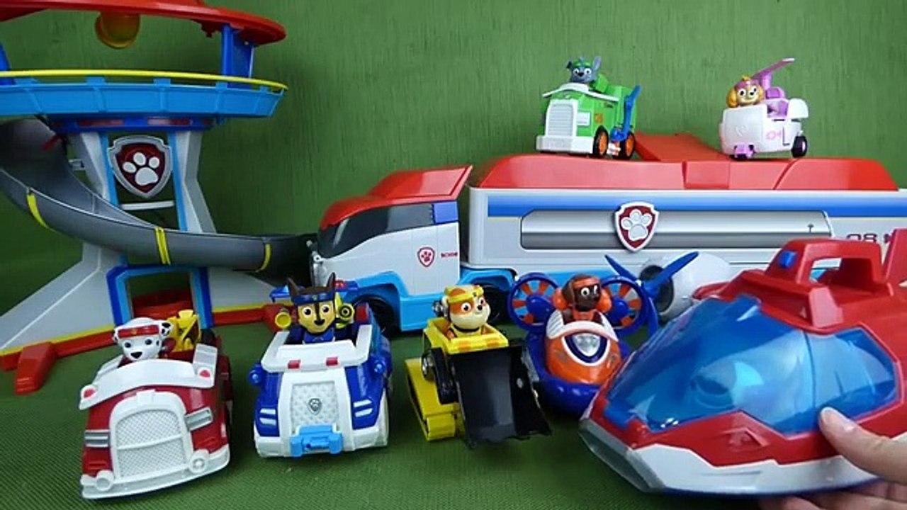 Paw Patrol All Stars Pups Sports Day Toys in Paw Patroller, Air Patroller and Look Out Tower Playset-