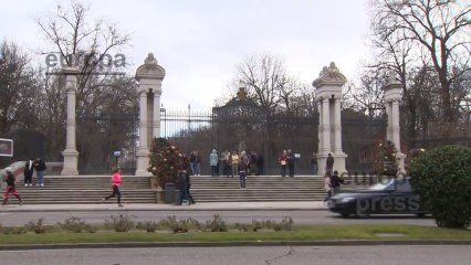 El Retiro cerrado este domingo por el fuerte viento de 'Gloria'.