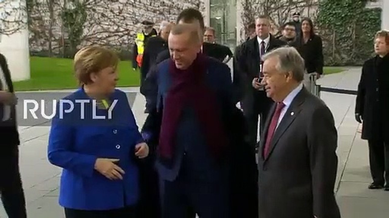 Erdoğan, Merkel'e face attı