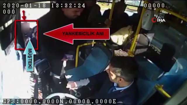 Otobüse binme bahanesiyle yolcunun telefonunu çaldı