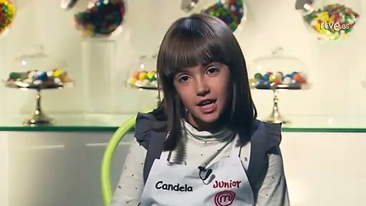 Candela, le encanta el ajoaceite de su abuelai