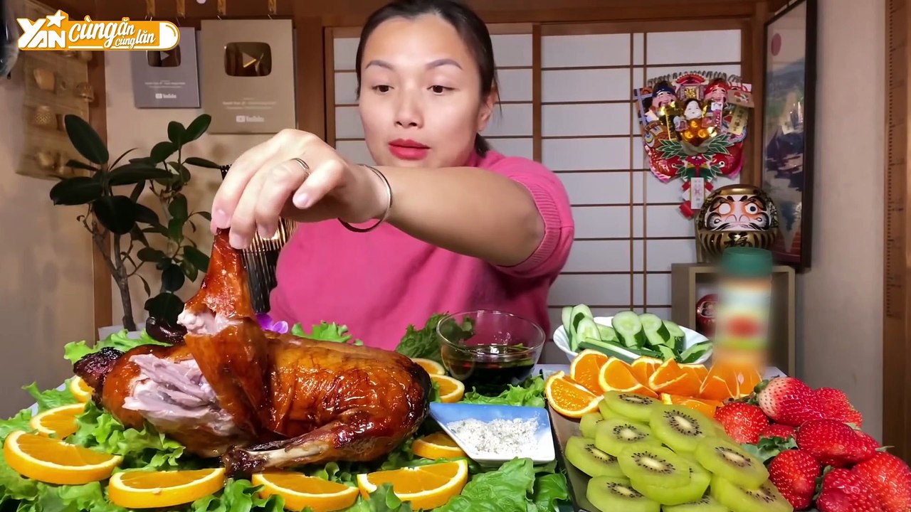 CÙNG ĂN CÙNG LĂN II QUỲNH TRẦN - THỬ VỊT QUAY DA GIÒN ƯỚP SỐT QUẾ II YANNEWS