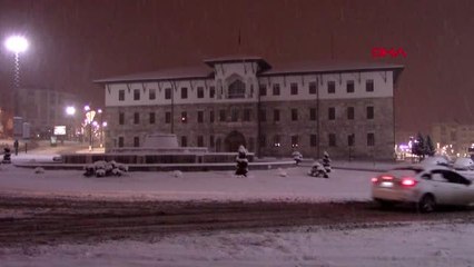 Sivas'ta kar yağışı etkili oldu