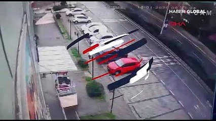Köpeği üstüne atlayınca aracı devrildi