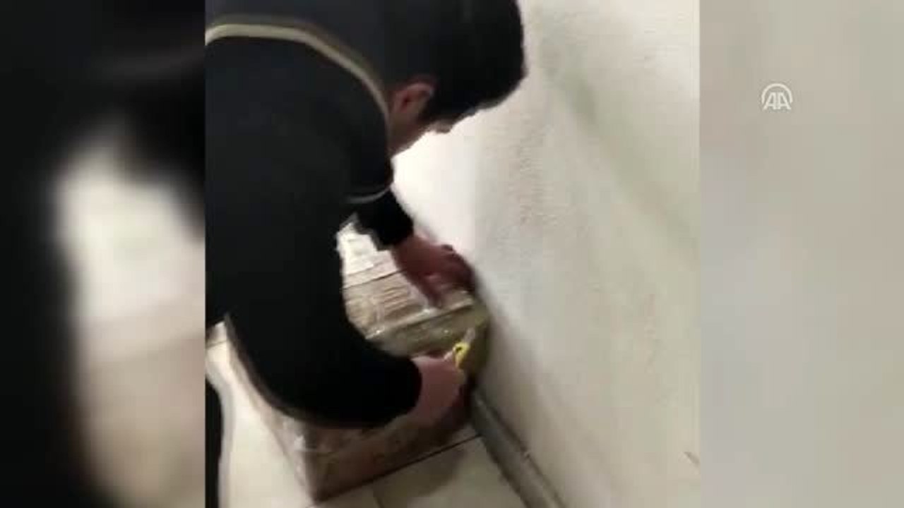 İş yerinde gümrük kaçağı 418 cep telefonu ele geçirildi