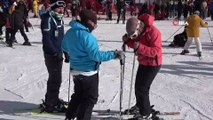 Uludağ’da acemi kayakçılara 2 saatte eğitim