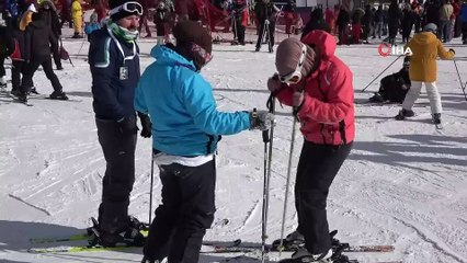 Uludağ’da acemi kayakçılara 2 saatte eğitim