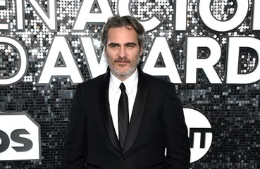 Joaquin Phoenix praises fellow nominees in SAG speech