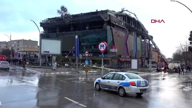 Avm'de yangında onlarca dükkan kullanılamaz hale geldi
