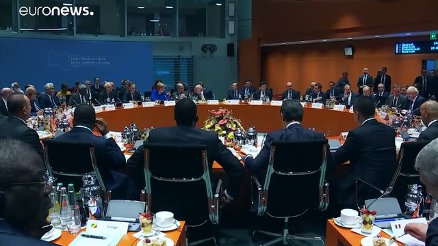 Líderes internacionais comprometem-se a não vender armas à Líbia