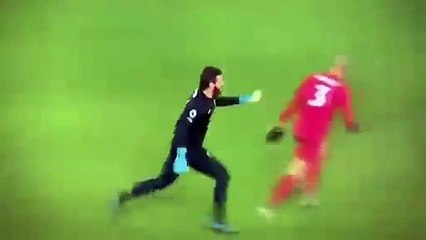 La course folle d'Alisson pour fêter le but de Salah !