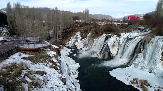 Van muradiye şelalesi dondu