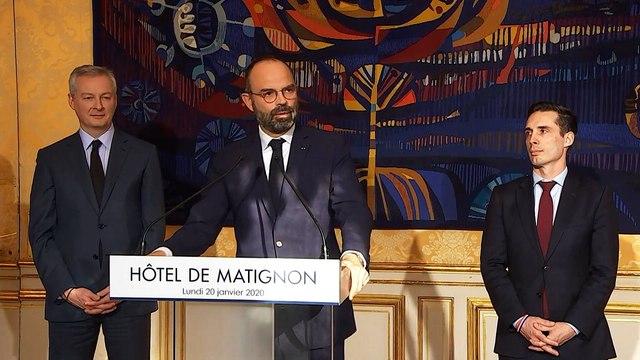 Signature à Matignon de trois accords entre les Chantiers de l'Atlantique et l'armateur MSC