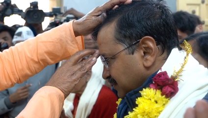 Kejriwal seeks divine blessing