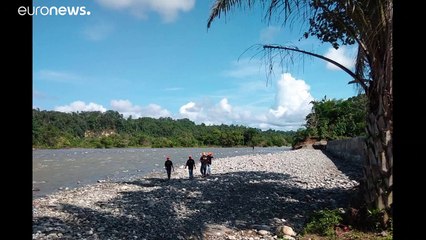 مقتل 7 أشخاص في انهيار جسر معلق في إندونيسيا