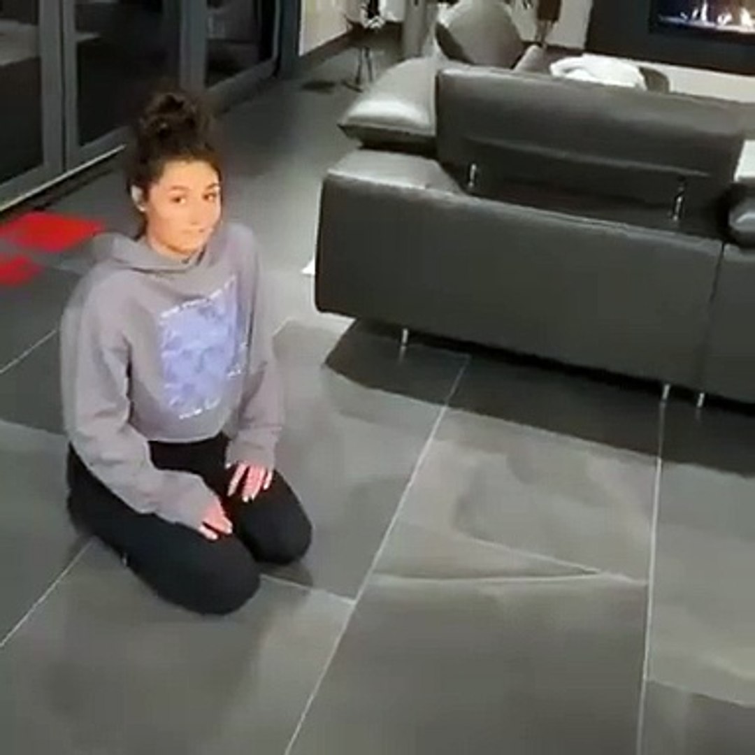 Un Nouveau Challenge Qui Consiste A Se Lever Du Sol Sans Utiliser Les Mains Video Dailymotion