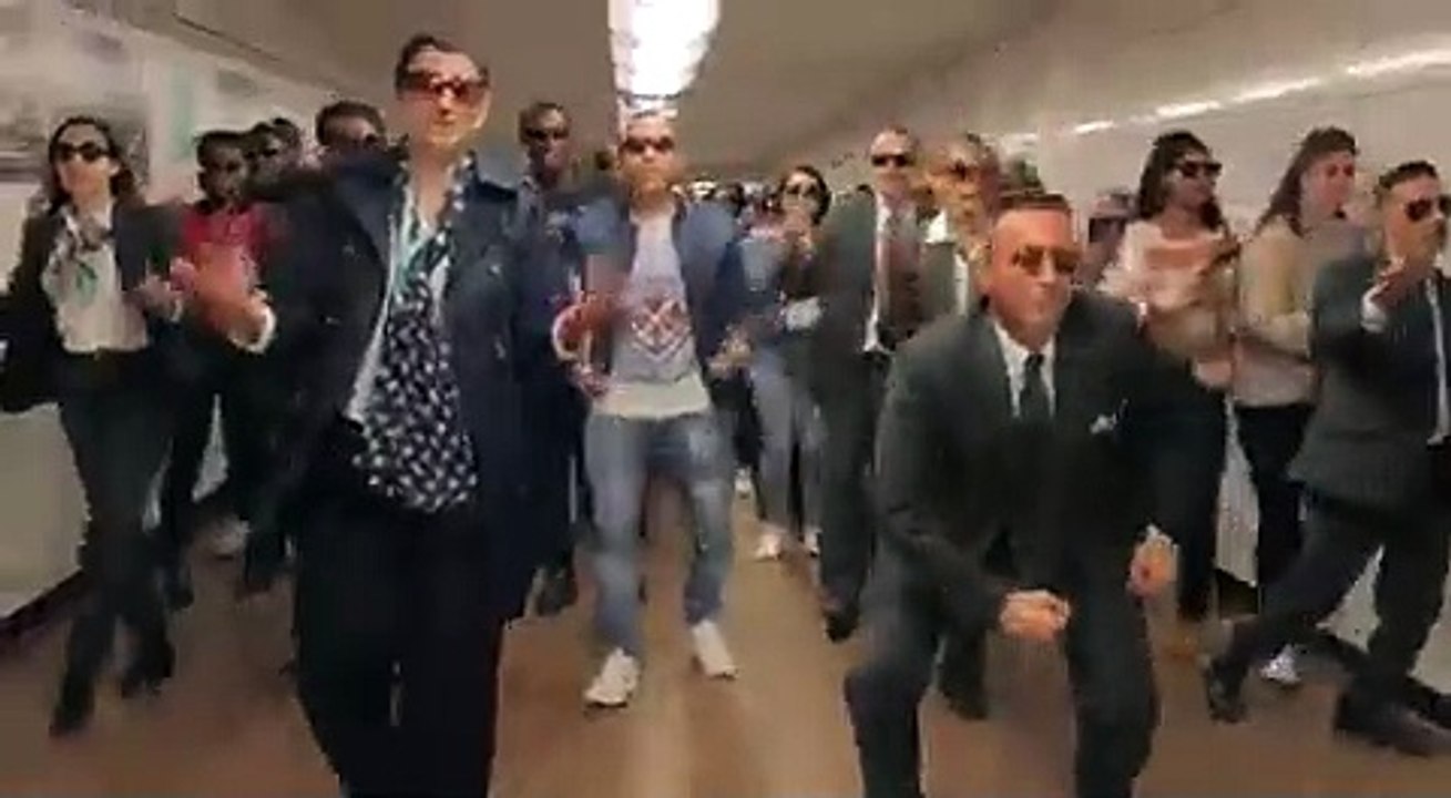 Le show des agents RATP de la ligne 13 pour le concert de Maitre Gims