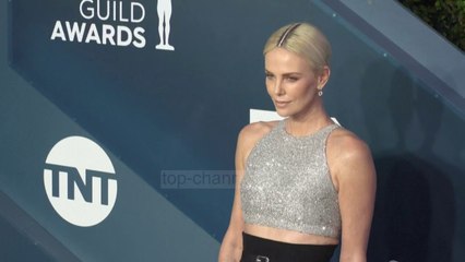 VIP-et që shkëlqyen në tapetin e kuq! Ja çfarë u vesh në SWAG Awards