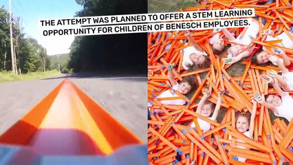 Découvrez dans cette vidéo le plus long circuit de voiture miniature au monde  de de 663m. Il a été assemblé par les enfants.