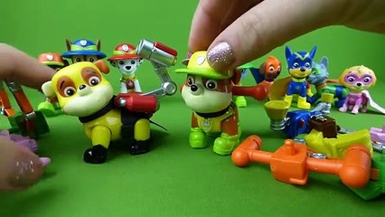 Скачать видео: Paw Patrol Mix and Match Toys Jungle Rescue Pups and Super Hero Pups Marshall Chase Rubble Zuma Skye