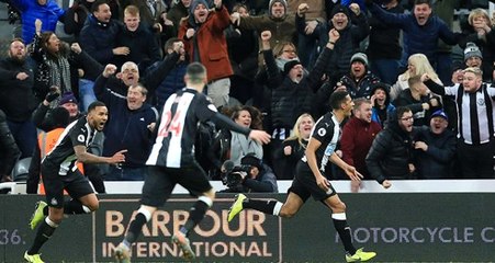 Gol sevincinde korner direği cinsel organına geldi