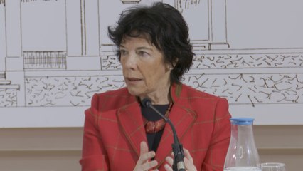 El Gobierno da un mes a Murcia para retirar el 'pin parental'