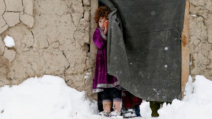 البرد والعواصف الثلجية تهدد حياة السكان شمال غربي أفغانستان