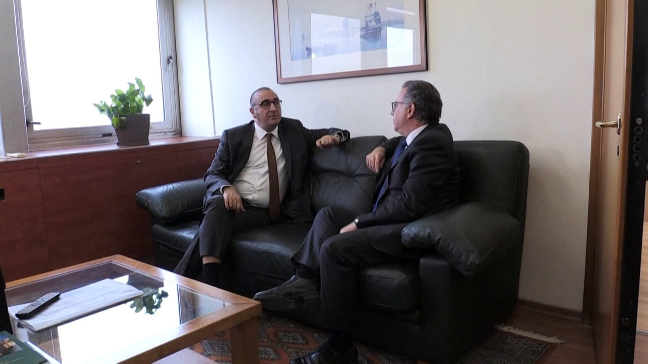 Paris springt Athen zur Seite: 400 Aylbewerber nach Frankreich