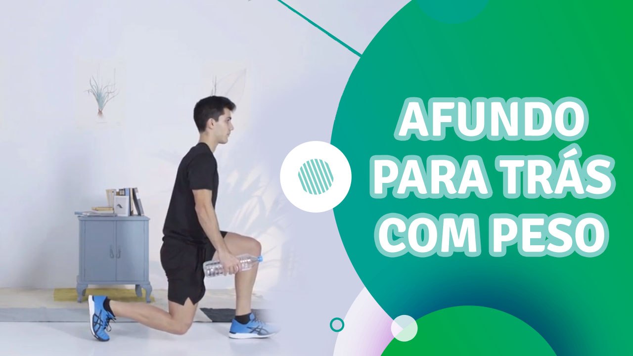 Afundo para trás com peso - Sou Fitness