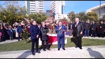 Lushnja i jep vendin e merituar ikonës së muzikës shqiptare, përurohet memoriali për Vaçe Zelën