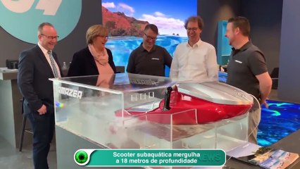 Scooter subaquática mergulha a 18 metros de profundidade