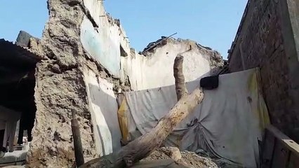 मंदसौर में बेघर हुआ परिवार, खुले में रहने मजबूर