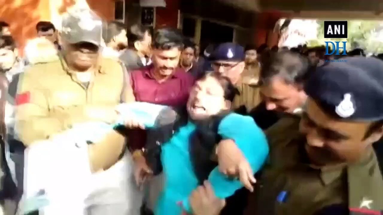 MP Kisan Cong General Secy forcibly removed from Harda Collectorate premises after verbal spat with PC Sharma