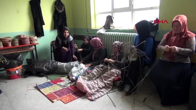 Aksaray sepet yapmayı öğrenen kadınlar, ev ekonomisine katkı sağlıyor