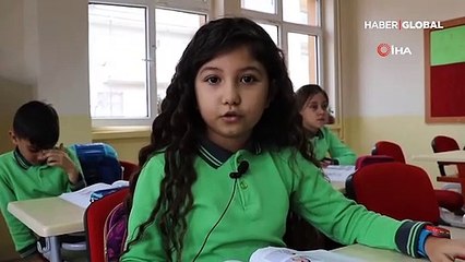 Minik Zeynep'ten anlamlı davranış: Beline kadar uzatıp LÖSEV'e bağışladı