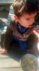 Check out this baby's eating style  Must watch