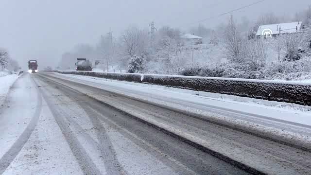 Bolu Dağı'nda kar yağışı sürüyor - DÜZCE