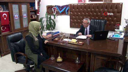 Yıllardır topladığı tarihi objelerle makam odasını müzeye dönüştürdü