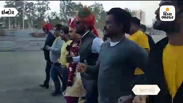 ફિટનેસનો સંદેશ આપવા માટે વરરાજા 50 જાનૈયા સાથે 11 કિલોમીટર દોડીને જાન લઈને પહોંચ્યો