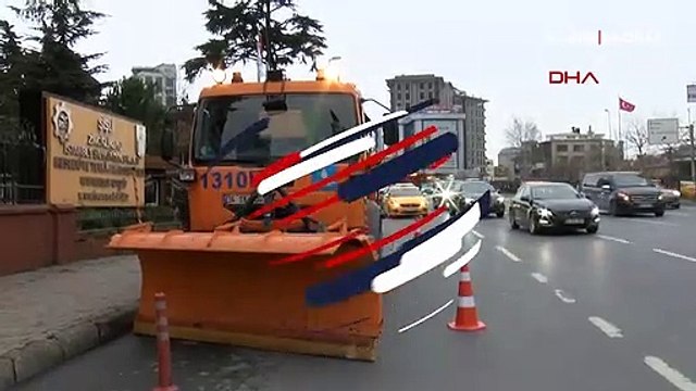 Meteoroloji'den uyarılar peş peşe geldi! İstanbul'da kar küreme araçları yollarda