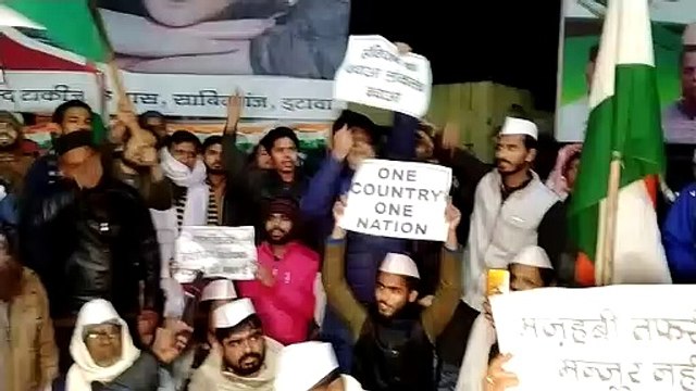 इटावा में सीएए को लेकर प्रदर्शन, जनता ने मांगी बीजेपी से आजादी