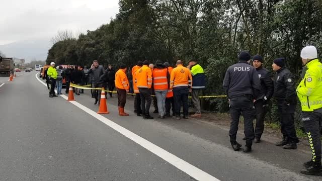 Otoyol kenarında battaniyeye sarılı halde ceset bulundu