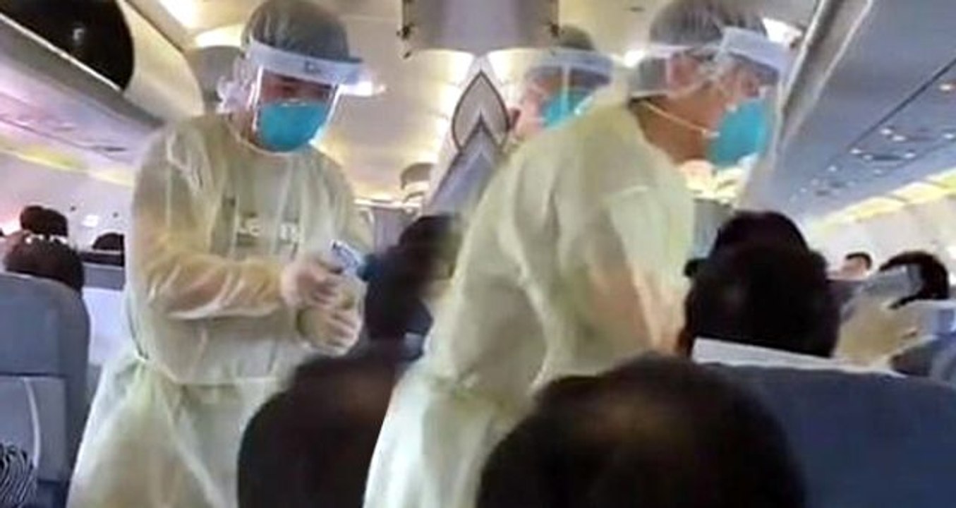 Çin'de coronavirüs salgını nedeniyle uçakta yapılan sağlık taraması dünyanın gündemine oturdu