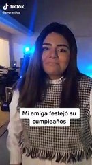 Forever alone: Organiza su fiesta de cumpleaños, pero solo van 3 invitados