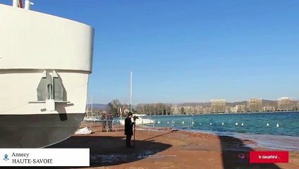 Annecy : le bateau écologique l’Amiral a été mis à l’eau sur le lac