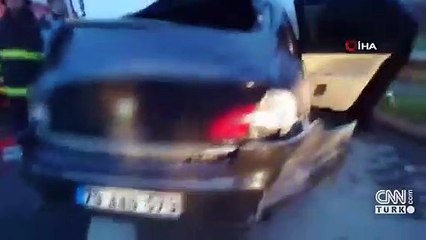 Tekeri patlayan otomobil TIR'a çarptı: 2 ölü